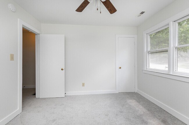 Building Photo - 5544 Kaplan Drive Unit A