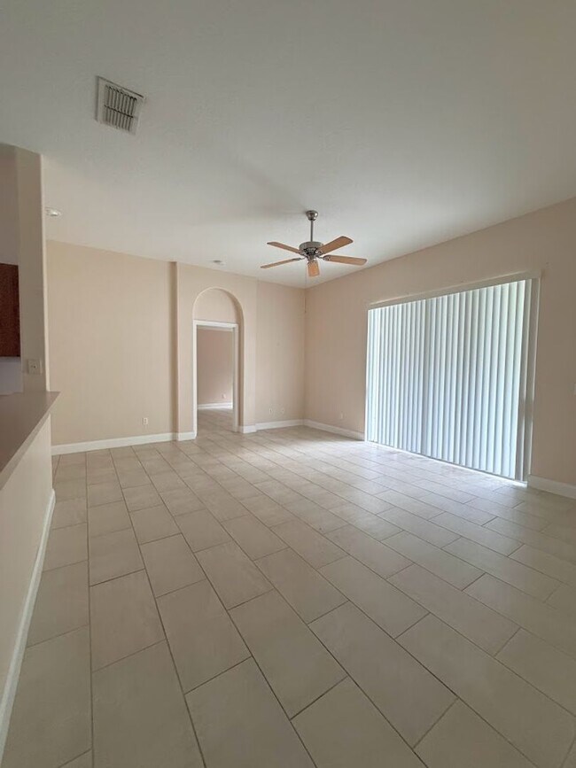 Building Photo - LOTS OF ROOM IN THIS CUTE 3/2 HOME IN CLERMONT!