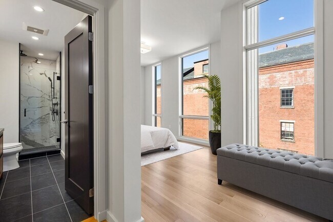 Building Photo - 537 E 2nd St