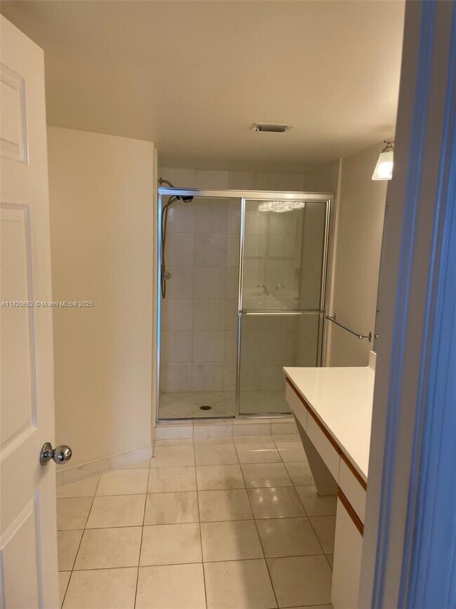 Building Photo - 3530 Mystic Pointe Dr