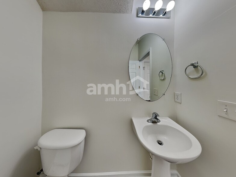 Building Photo - 539 Rockbridge Dr