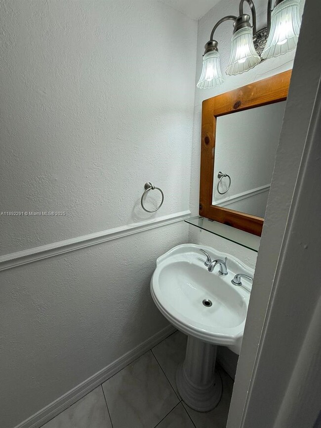 Building Photo - 10450 SW 154th Ct