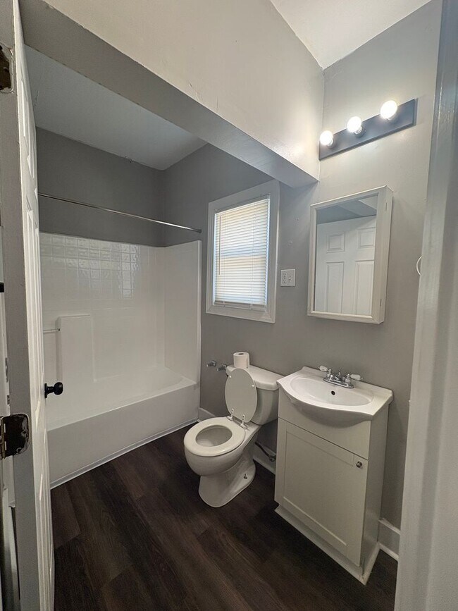 Building Photo - A charming 3-bedroom, 2 bath House