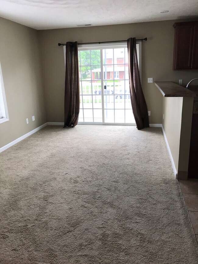 Building Photo - 2489 1st Ave