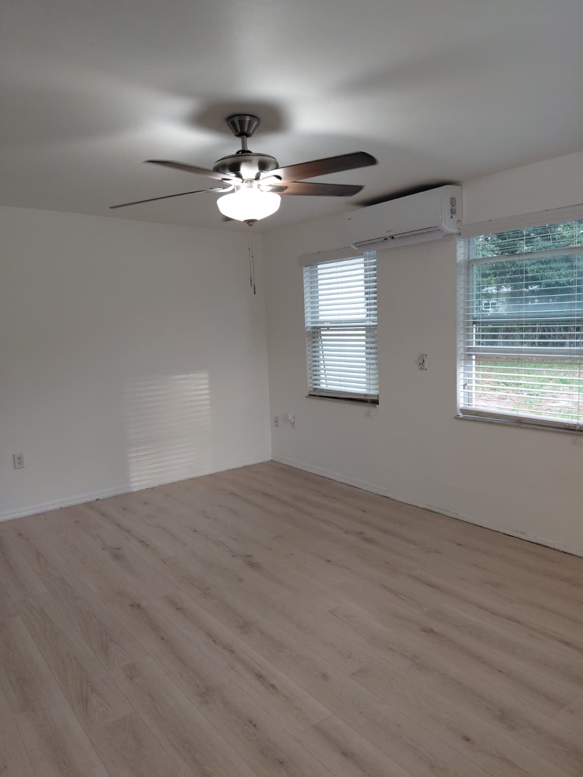 Building Photo - 1003 39th Ave W