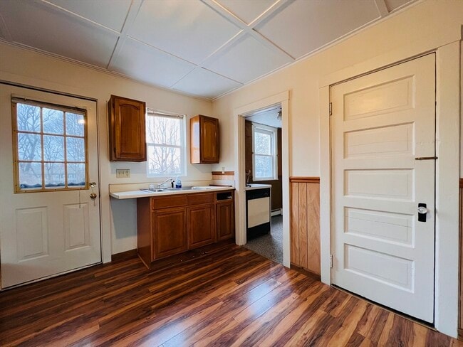 Building Photo - 31 Seaview St