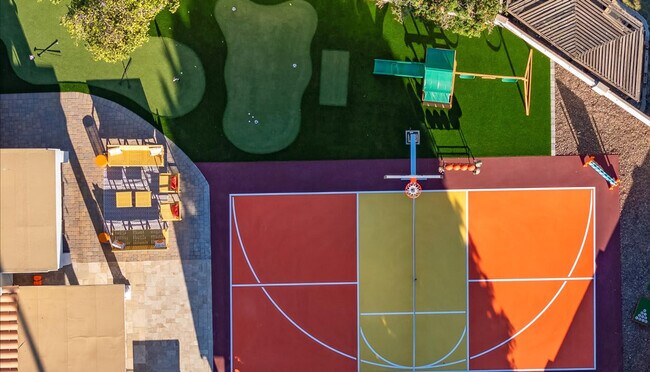 Building Photo - 2431 E Laurel St