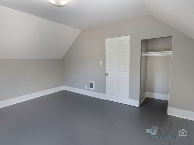 Building Photo - Charming 2-Bedroom Home with Private Yard in the Heart of St. Johns