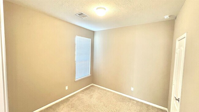 Building Photo - 2627 Hawthorn Park Ct