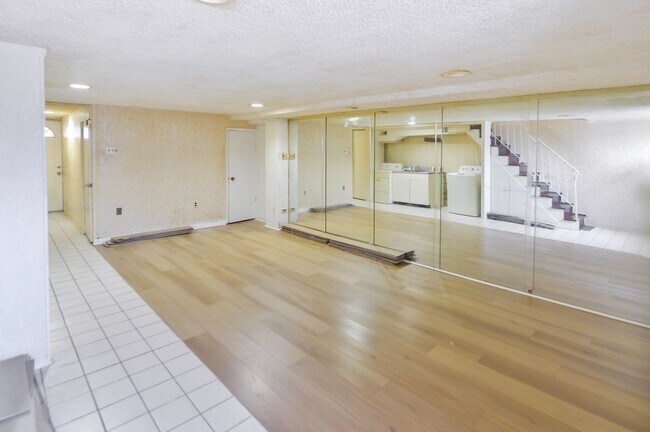 Building Photo - 2019 S Etting St