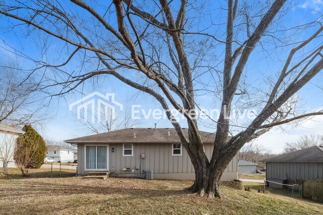 Building Photo - 1109 NE 9th St Terrace