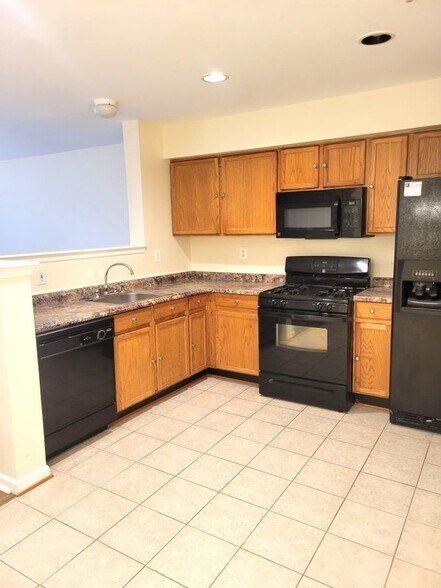 Building Photo - 602 Leprechaun Ln