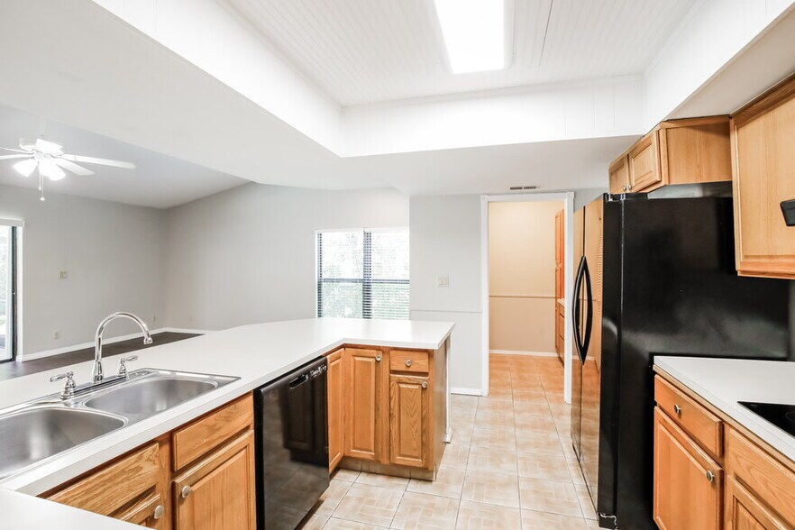 Building Photo - 21074 Shady Vista Ln