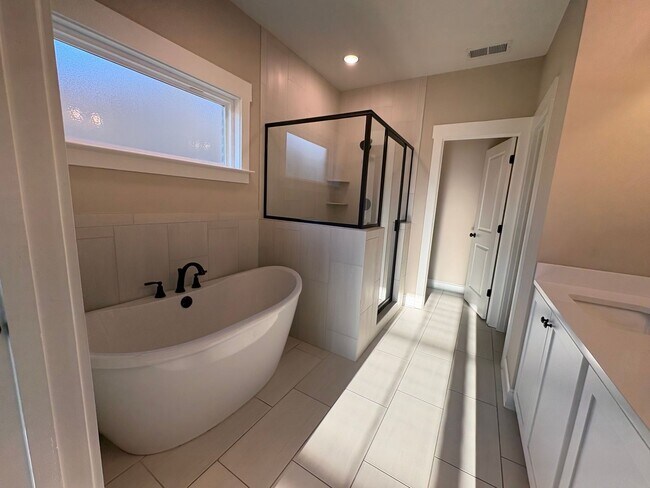 Building Photo - 7291 Crosswinds Blvd