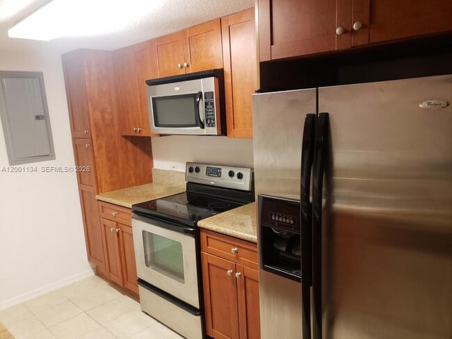 Building Photo - 36 NW 6th Ave