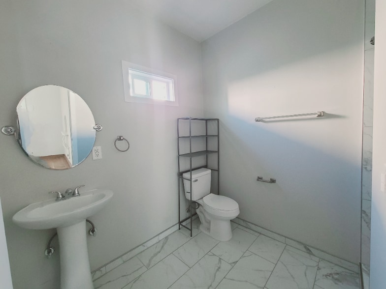 Building Photo - 4147 1/4 Garthwaite Ave