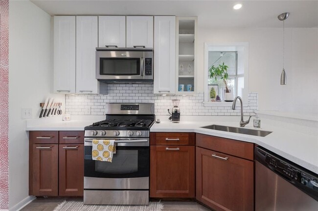 Building Photo - 3005 E 14th St