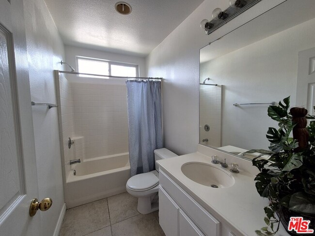 Building Photo - 7637 Pinot Pl