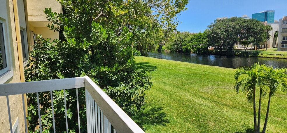 Building Photo - 7805 Camino Real