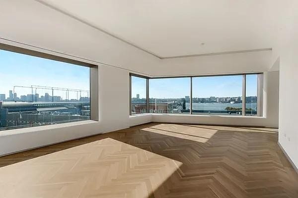 Building Photo - 551 W 21st St