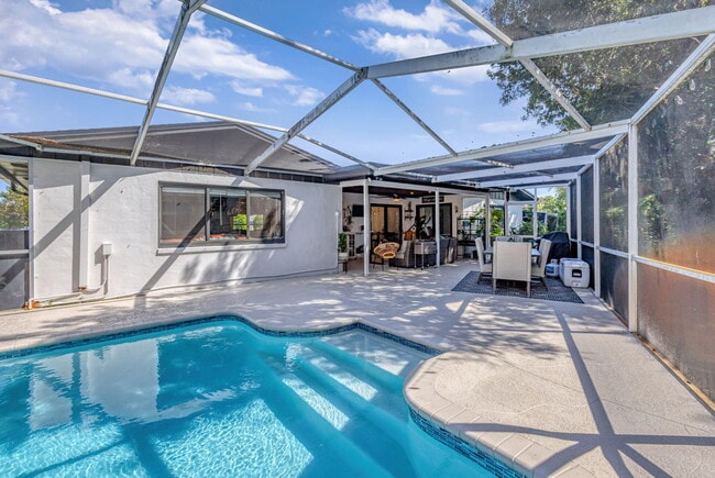 Building Photo - 932 Evergreen Dr