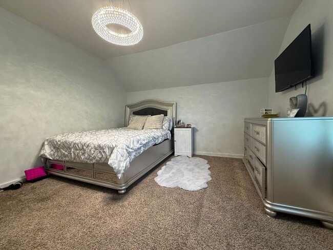 Building Photo - Stunning 3 Bedroom 1 Bathroom Single Family Home in St. Paul! Apply TODAY!