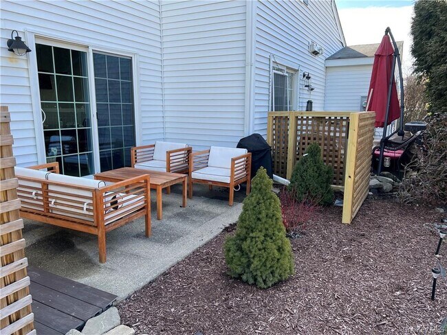 Building Photo - 255 Homestead Village Dr