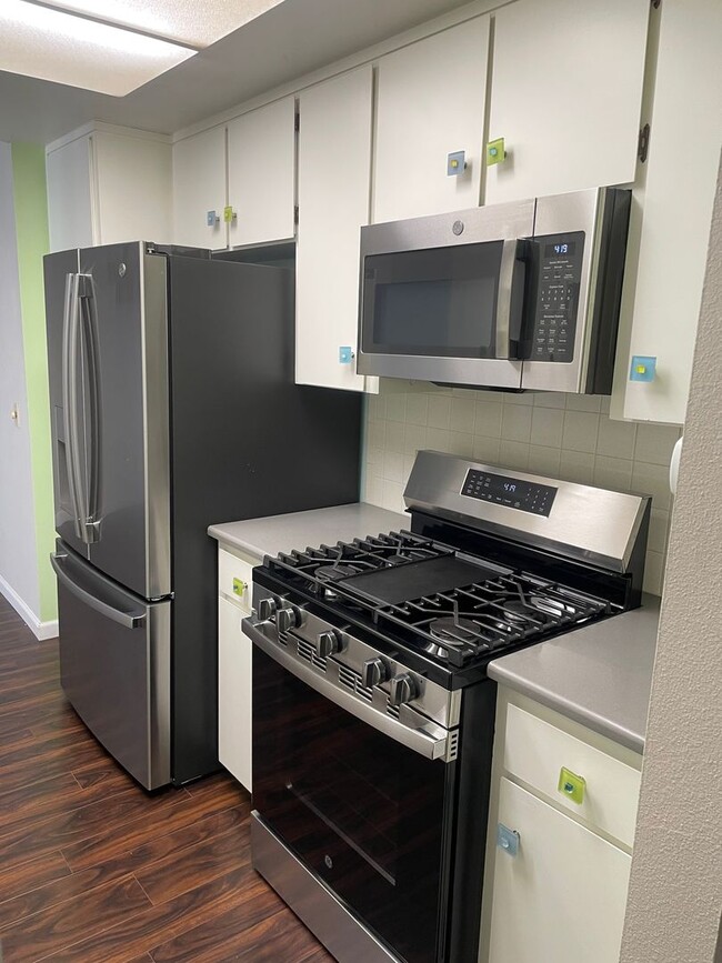 Building Photo - Charming two bedroom condo in downtown Mor...