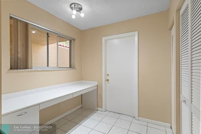 Building Photo - 640 N University Dr