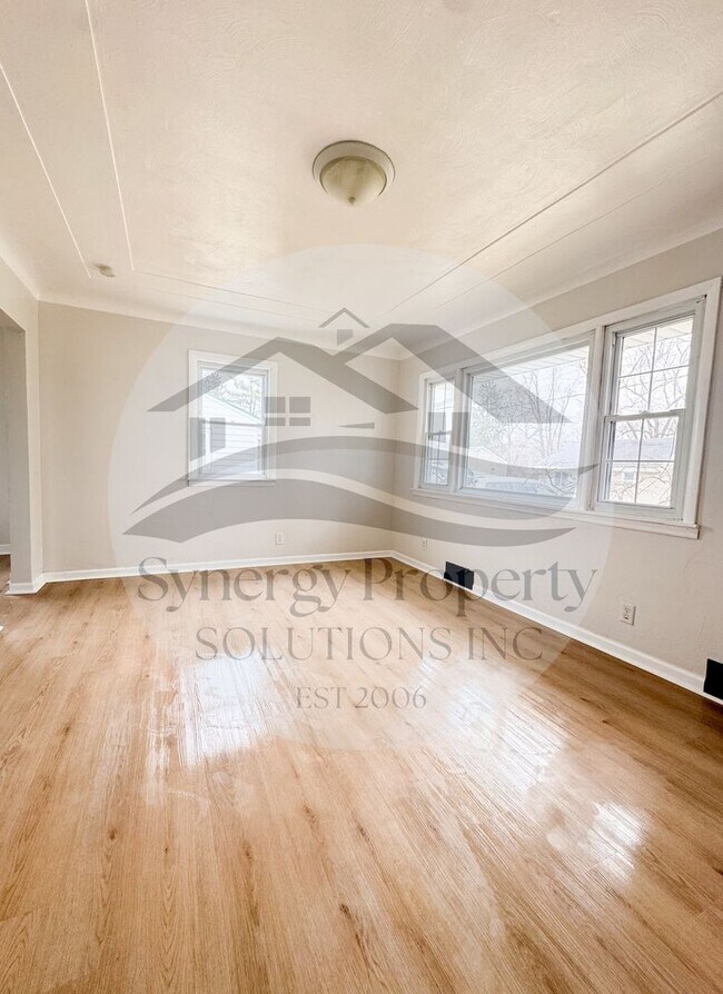 Building Photo - First Floor Living - $295 DEPOSIT