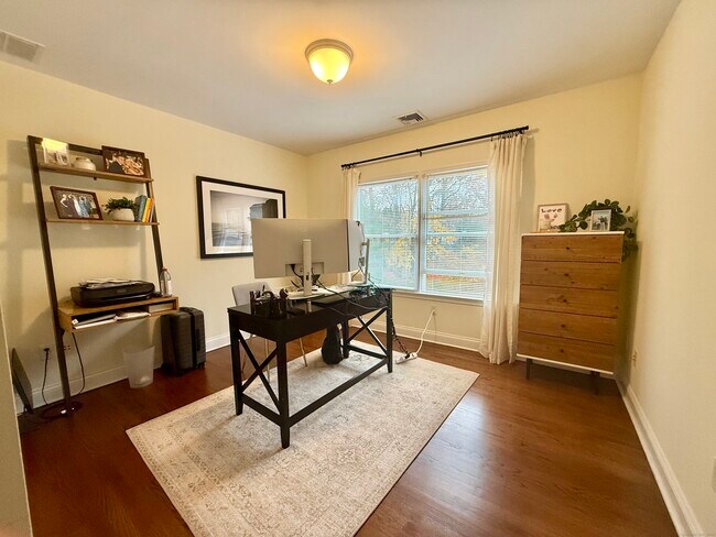 Building Photo - 368 Hoyt St