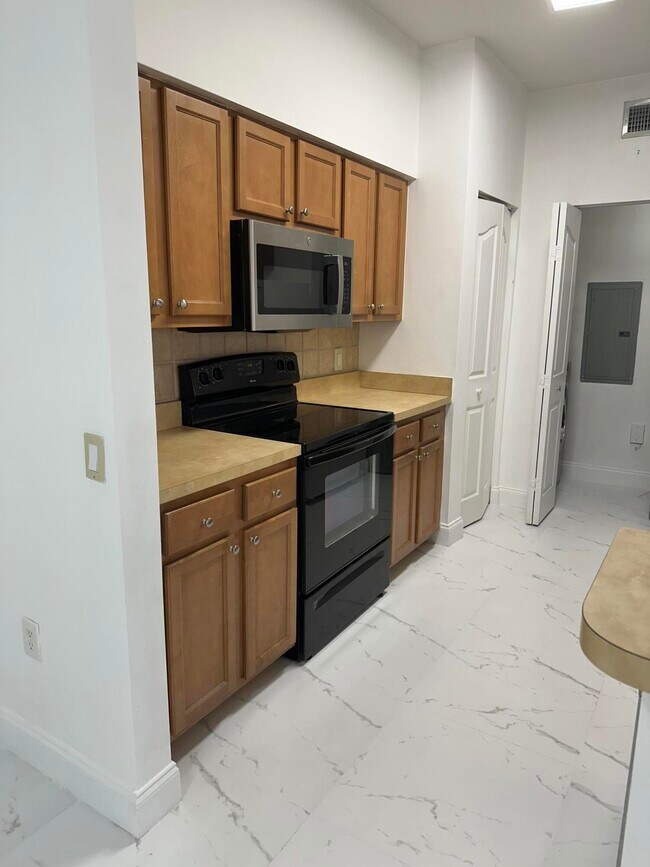Building Photo - 9873 Baywinds Blvd