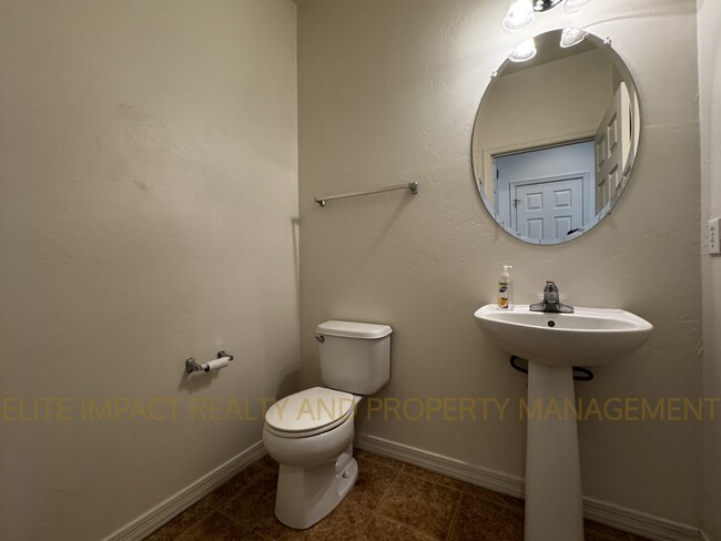 Building Photo - 1133 S Pantano Overlook Dr