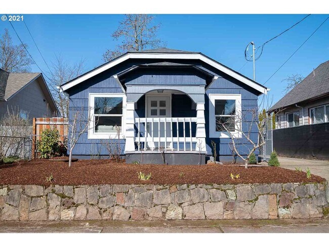 Primary Photo - 8111 SE Taylor St