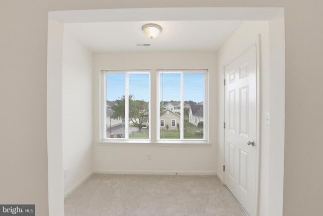 Building Photo - 5002 Pebble Ln W