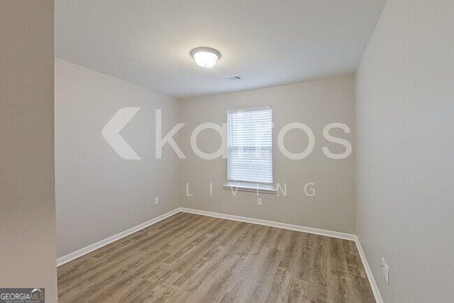 Building Photo - 136 Western Red Cedar Dr