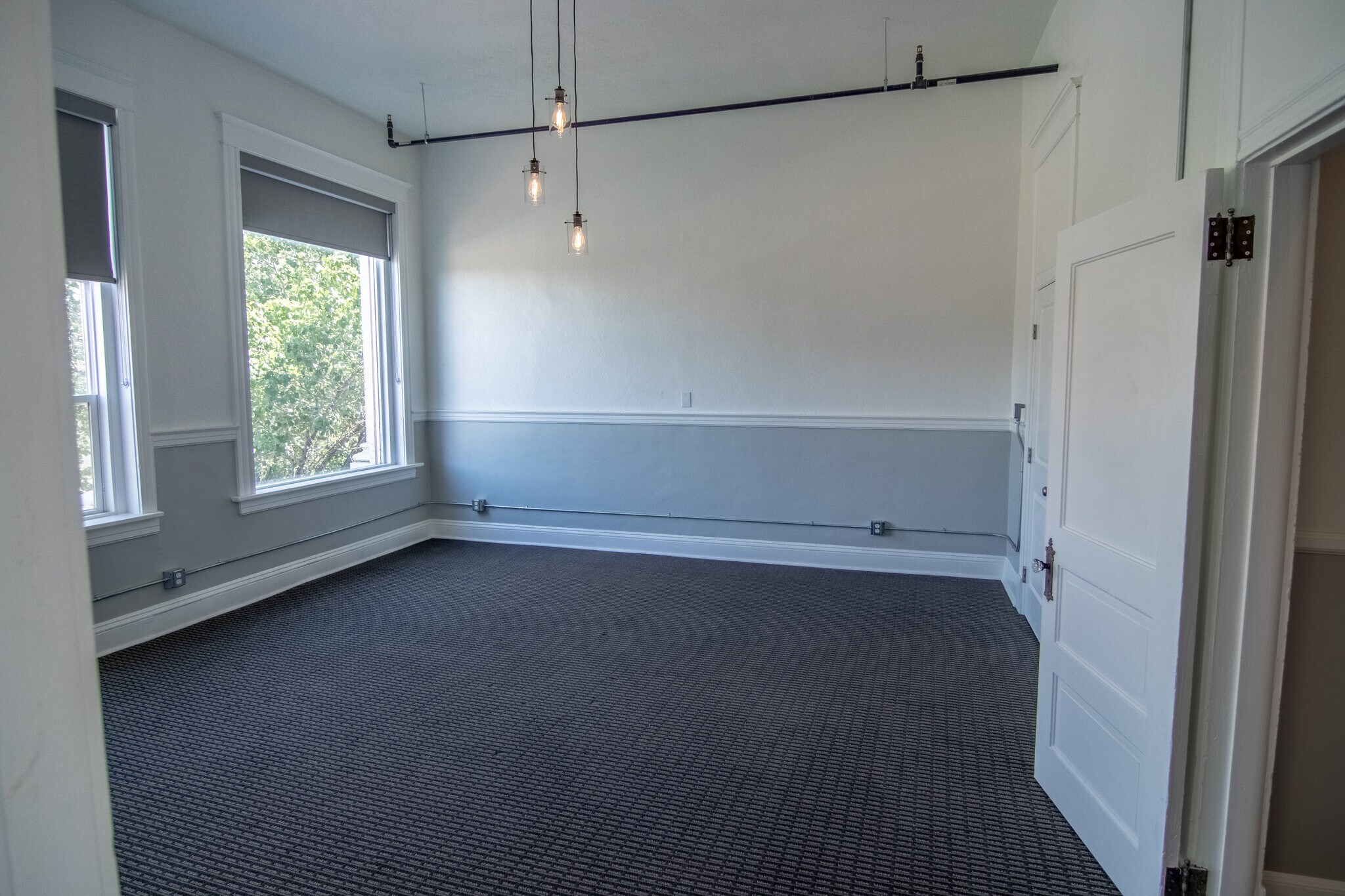 Building Photo - 219 S Grand Ave