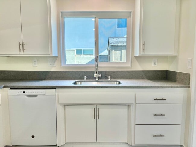 Building Photo - Remodeled 3-bedroom, 2 bath home in Agoura Hills