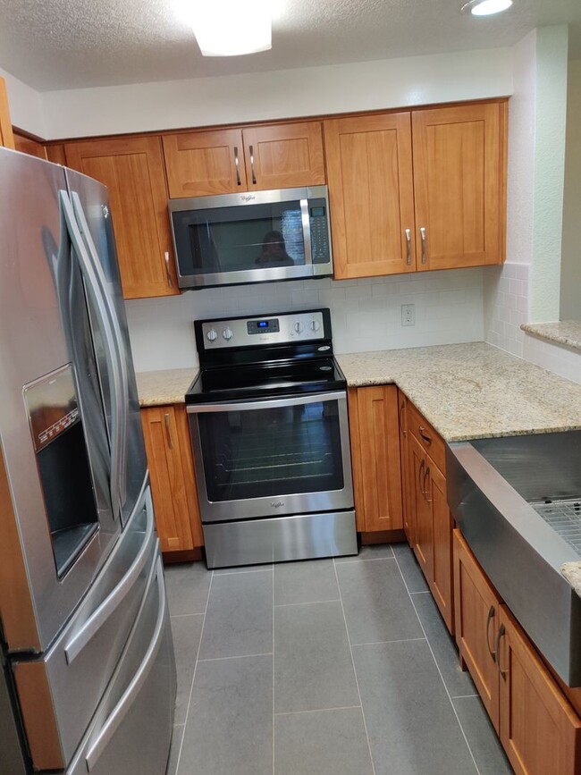 Building Photo - Beautiful 2 bedrooms 1.5 Bath