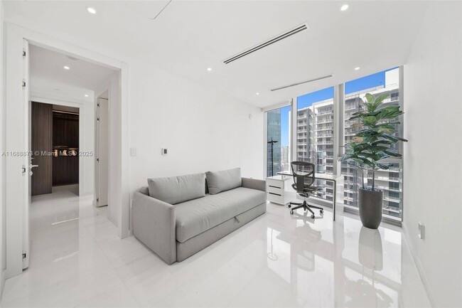 Building Photo - 300 Biscayne Blvd Way