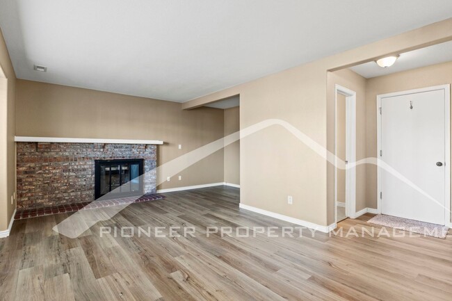 Building Photo - Newly Renovated 4-Bedroom Home in Highly D...