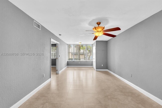 Building Photo - 2820 N Oakland Forest Dr