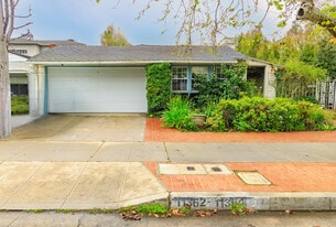 Building Photo - 11364 Homedale St