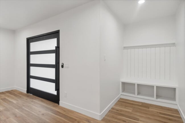 Building Photo - 8525 E Clarendon Ave