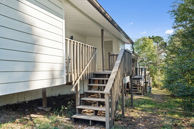 Building Photo - 400 Gallery Ln