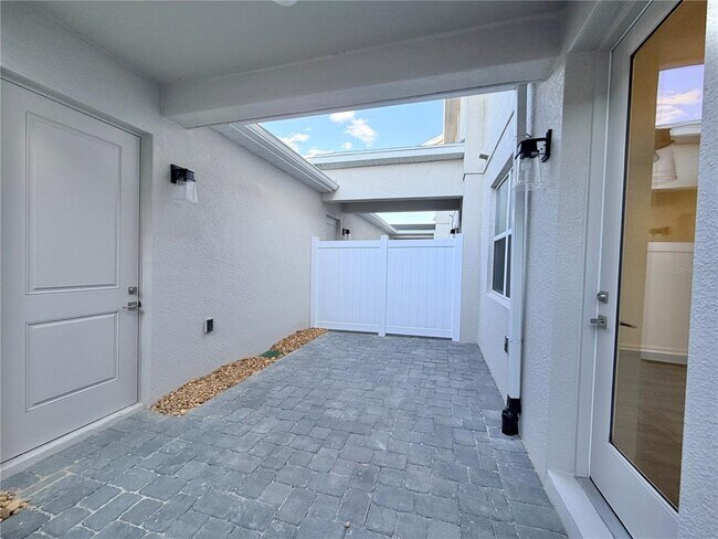 Building Photo - 1855 Pinecliff Dr