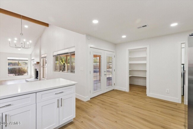 Building Photo - 26034 S Glenburn Dr