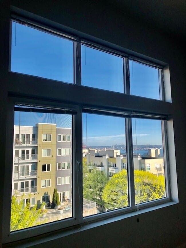 Building Photo - Prime Belltown TOP FLOOR Condo