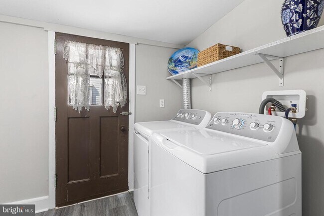 Building Photo - 205 Callanan Ave