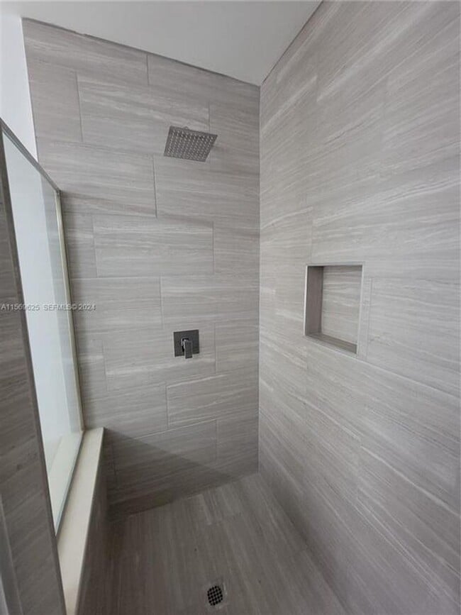 Building Photo - 928 Falling Water Rd